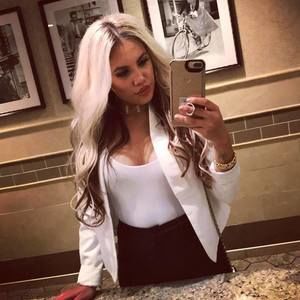 Meet your Posher, Olivia